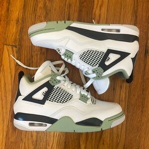 Seafoam Jordan 4s